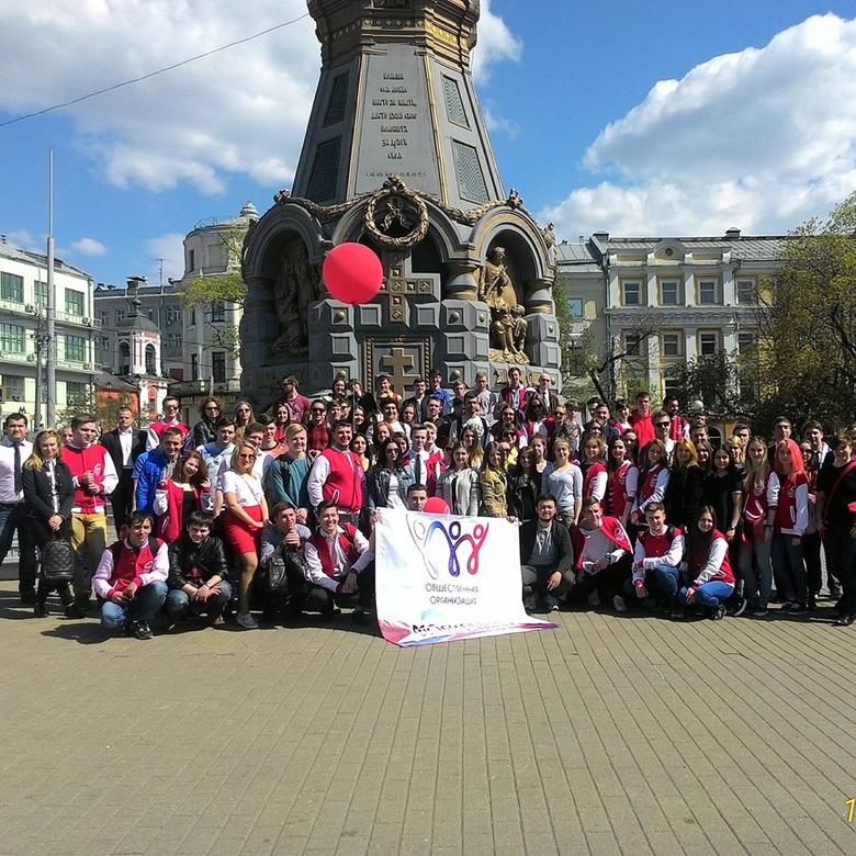 1 мая в Москве на Красной площади состоялась праздничная демонстрация, посвященная Дню весны и труда.